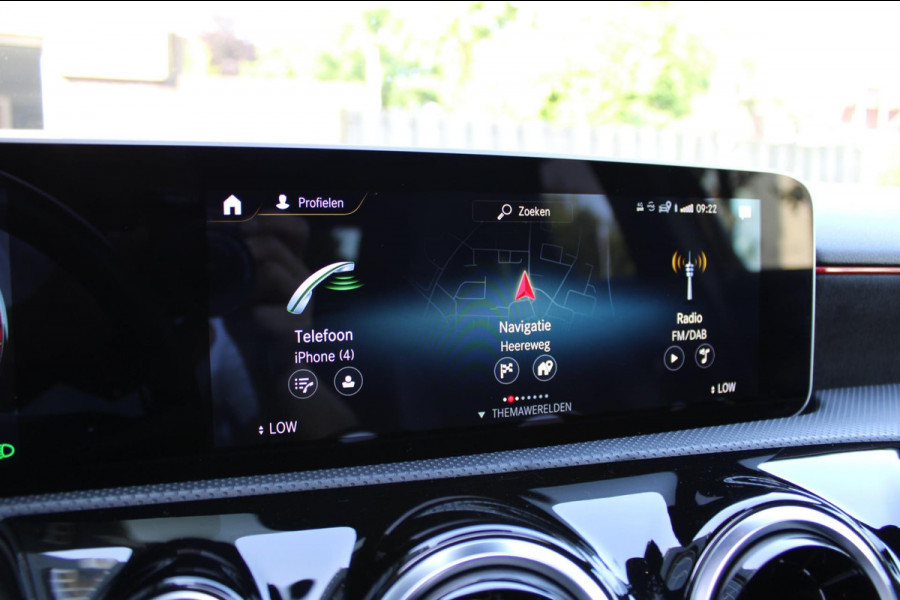 Mercedes-Benz A-Klasse 180 Business Solution AMG Pano Navi
