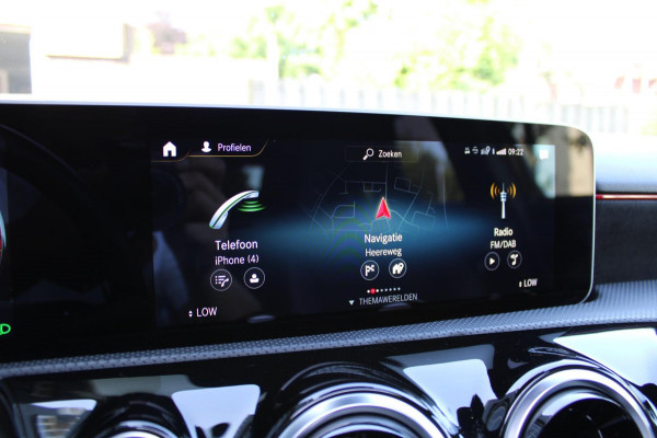 Mercedes-Benz A-Klasse 180 Business Solution AMG Pano Navi