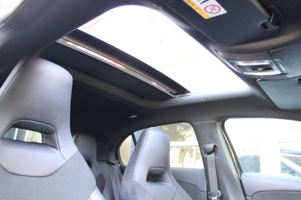 Mercedes-Benz A-Klasse 180 Business Solution AMG Pano Navi