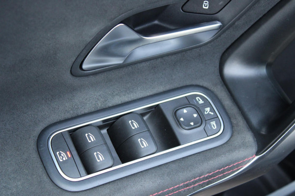 Mercedes-Benz A-Klasse 180 Business Solution AMG Pano Navi