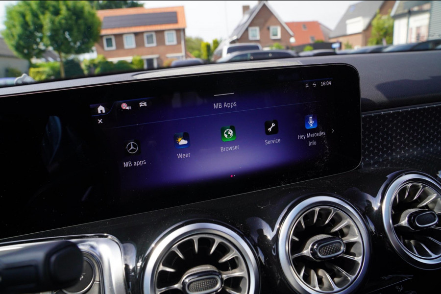Mercedes-Benz EQB 250+ Essential Line 71 kWh | Trekhaak | LuxeLeder | Spoorassistent | DAB+ | Applecarplay | Stoelverwarming | CAM