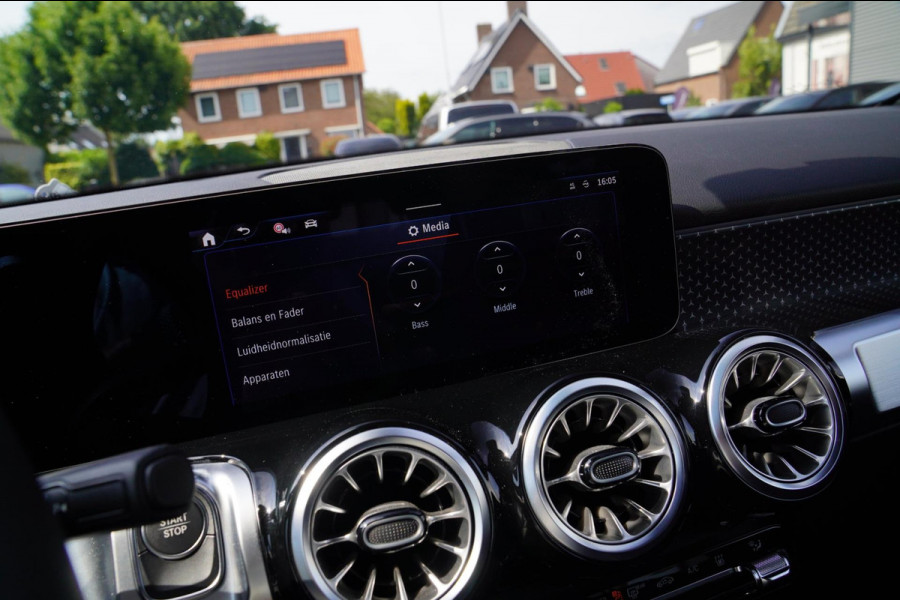 Mercedes-Benz EQB 250+ Essential Line 71 kWh | Trekhaak | LuxeLeder | Spoorassistent | DAB+ | Applecarplay | Stoelverwarming | CAM