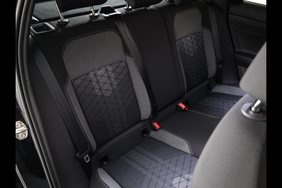 Volkswagen Taigo 1.0 TSI R-Line 116 pk Automaat (DSG) | Verlengde garantie | Navigatie via App | Parkeersensoren | LED koplampen | Black Style pakket | R-Line |