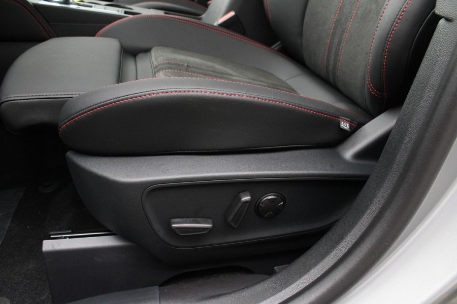 Ford Kuga 2.5 PHEV ST-Line X | SCI | 243pk Wegklapbare Trekhaak | Winterpack | Panorama dak | 19 inch velgen | Technology Pack | Solar Silver | Voorraad!