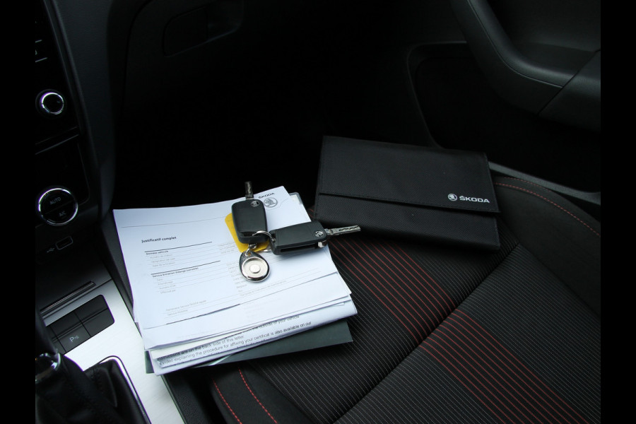 Škoda Octavia Combi 1.0 TSI 116pk DSG Style Sport | Kuipstoelen