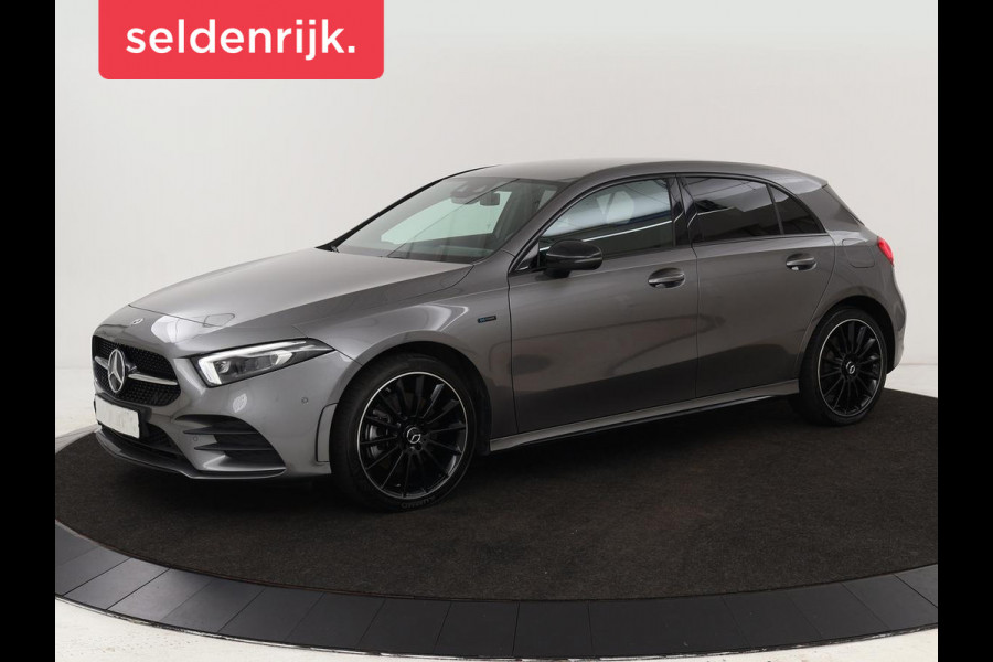 Mercedes-Benz A-Klasse 250 e AMG Line | Widescreen | Camera | Sfeerverlichting | Stoelverwarming | Full-LED | Navigatie | DAB+ | Cruise control
