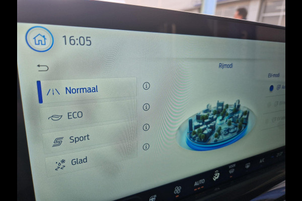 Ford Kuga 2.5 PHEV ST-Line 243 pk | Driver Assistance Pack | Wegklapbare trekhaak | 2.100 kg trekgewicht! | Winterpakket | 19 inch Licht metalen Velgen | €4.000,- prijsvoordeel!