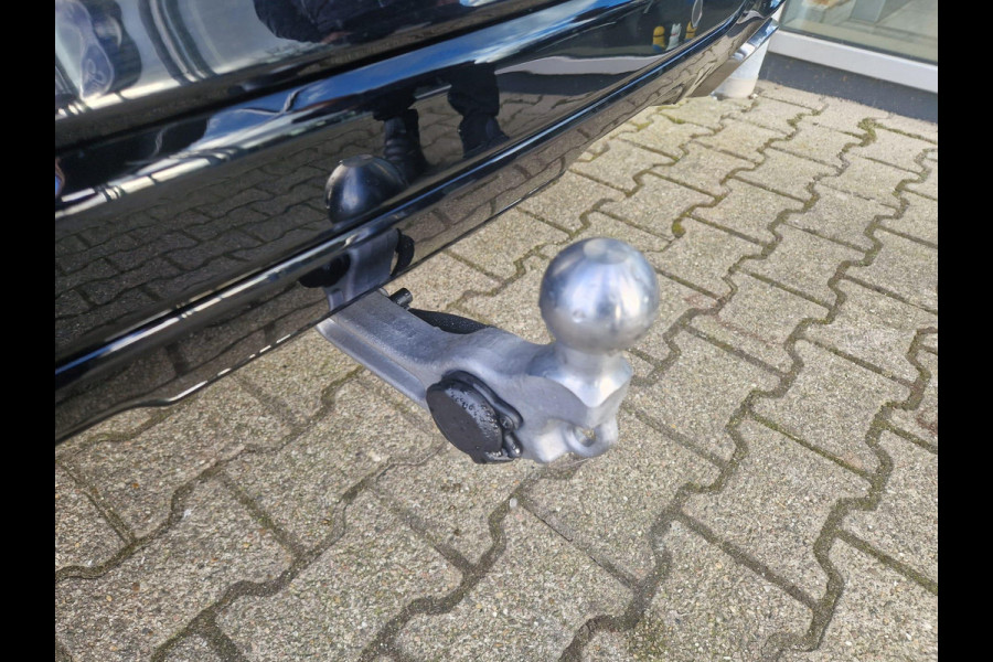 Ford Kuga 2.5 PHEV ST-Line 243 pk | Driver Assistance Pack | Wegklapbare trekhaak | 2.100 kg trekgewicht! | Winterpakket | 19 inch Licht metalen Velgen | €4.000,- prijsvoordeel!