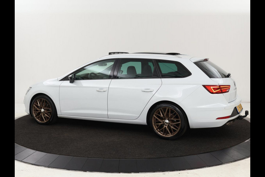 Seat León ST 1.5 TSI FR Intense | Panoramadak | DSG | Stoelverwarming | Carplay | Camera | Trekhaak | Full-LED | Keyless | Navigatie