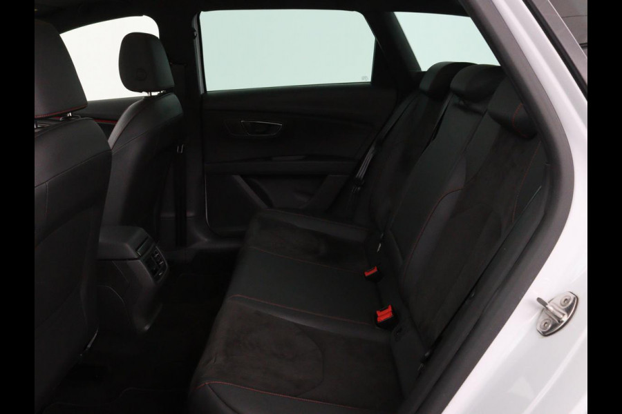 Seat León ST 1.5 TSI FR Intense | Panoramadak | DSG | Stoelverwarming | Carplay | Camera | Trekhaak | Full-LED | Keyless | Navigatie