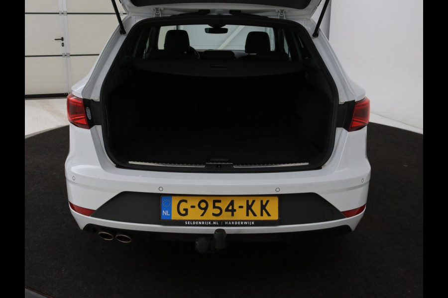 Seat León ST 1.5 TSI FR Intense | Panoramadak | DSG | Stoelverwarming | Carplay | Camera | Trekhaak | Full-LED | Keyless | Navigatie
