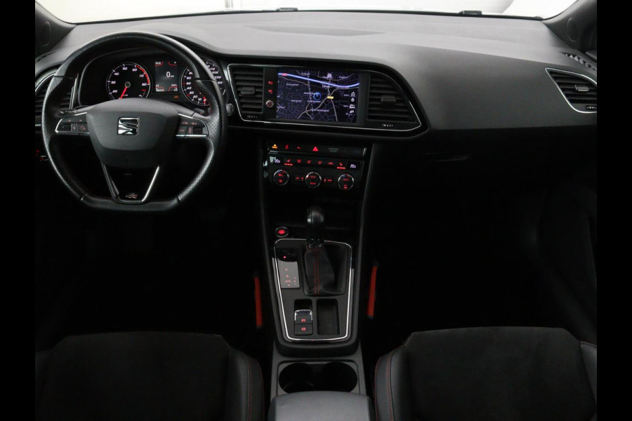 Seat León ST 1.5 TSI FR Intense | Panoramadak | DSG | Stoelverwarming | Carplay | Camera | Trekhaak | Full-LED | Keyless | Navigatie