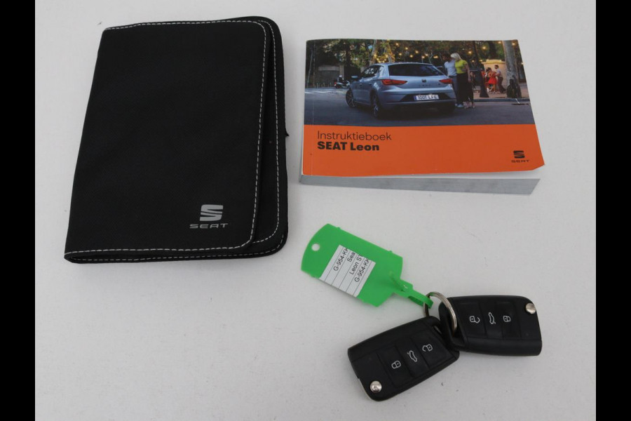 Seat León ST 1.5 TSI FR Intense | Panoramadak | DSG | Stoelverwarming | Carplay | Camera | Trekhaak | Full-LED | Keyless | Navigatie