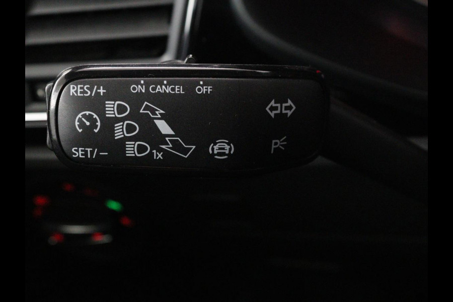 Seat León ST 1.5 TSI FR Intense | Panoramadak | DSG | Stoelverwarming | Carplay | Camera | Trekhaak | Full-LED | Keyless | Navigatie