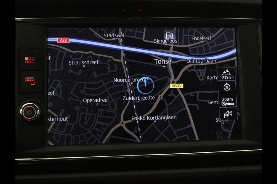 Seat León ST 1.5 TSI FR Intense | Panoramadak | DSG | Stoelverwarming | Carplay | Camera | Trekhaak | Full-LED | Keyless | Navigatie