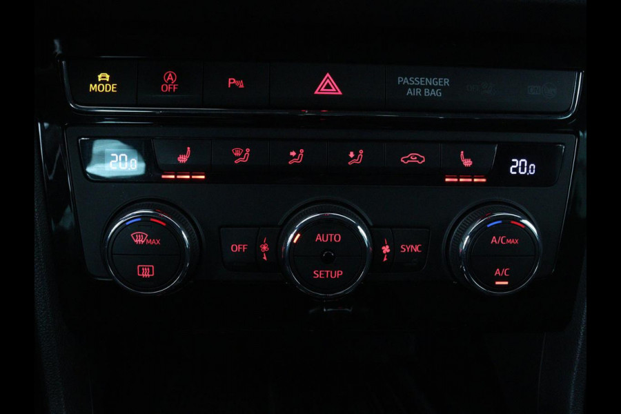 Seat León ST 1.5 TSI FR Intense | Panoramadak | DSG | Stoelverwarming | Carplay | Camera | Trekhaak | Full-LED | Keyless | Navigatie