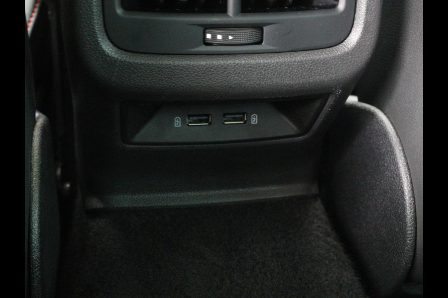 Seat León ST 1.5 TSI FR Intense | Panoramadak | DSG | Stoelverwarming | Carplay | Camera | Trekhaak | Full-LED | Keyless | Navigatie