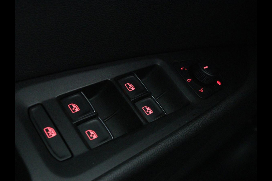 Seat León ST 1.5 TSI FR Intense | Panoramadak | DSG | Stoelverwarming | Carplay | Camera | Trekhaak | Full-LED | Keyless | Navigatie