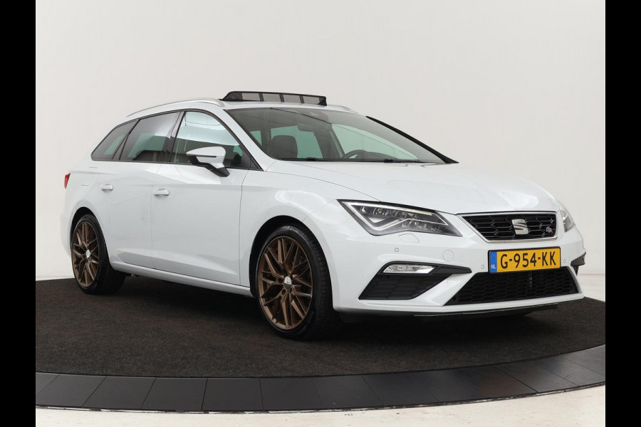 Seat León ST 1.5 TSI FR Intense | Panoramadak | DSG | Stoelverwarming | Carplay | Camera | Trekhaak | Full-LED | Keyless | Navigatie