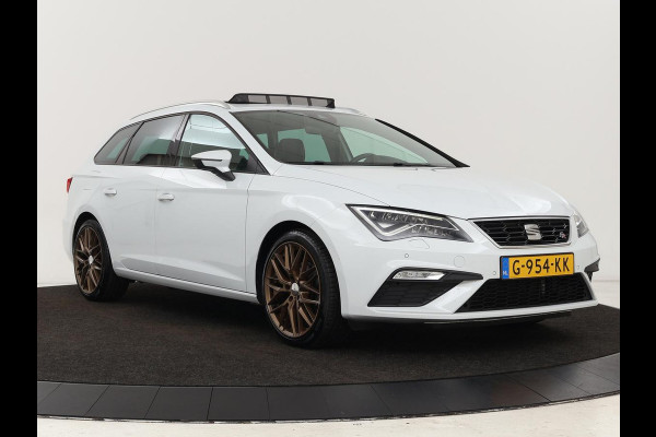 Seat León ST 1.5 TSI FR Intense | Panoramadak | DSG | Stoelverwarming | Carplay | Camera | Trekhaak | Full-LED | Keyless | Navigatie
