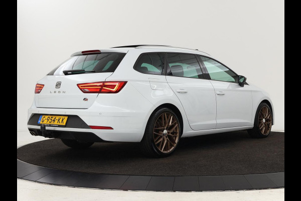 Seat León ST 1.5 TSI FR Intense | Panoramadak | DSG | Stoelverwarming | Carplay | Camera | Trekhaak | Full-LED | Keyless | Navigatie