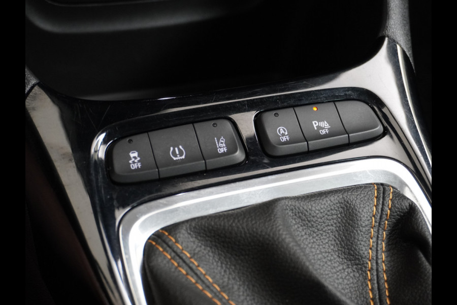 Opel Crossland X T111pk Trekhaak Apple Carplay Android Navi Dual Ecc Cruise Control WiFi Multi-Media 360°Camera Lmv DAB Keyless 1/2 Leder Verkeer Premium Innovation+ Pack LaneAssist Licht+Regensensor AGR Ergonomie Comfort-Sportstoelen EURO 6 Origineel Nederlandse Auto