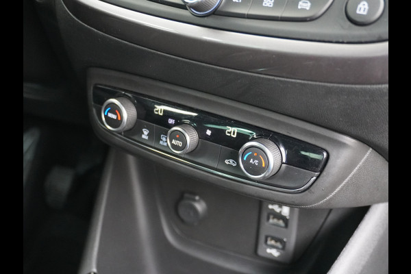 Opel Crossland X T111pk Trekhaak Apple Carplay Android Navi Dual Ecc Cruise Control WiFi Multi-Media 360°Camera Lmv DAB Keyless 1/2 Leder Verkeer Premium Innovation+ Pack LaneAssist Licht+Regensensor AGR Ergonomie Comfort-Sportstoelen EURO 6 Origineel Nederlandse Auto