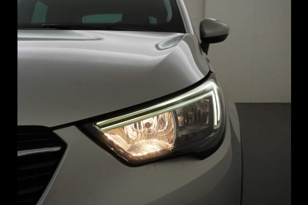 Opel Crossland X T111pk Trekhaak Apple Carplay Android Navi Dual Ecc Cruise Control WiFi Multi-Media 360°Camera Lmv DAB Keyless 1/2 Leder Verkeer Premium Innovation+ Pack LaneAssist Licht+Regensensor AGR Ergonomie Comfort-Sportstoelen EURO 6 Origineel Nederlandse Auto