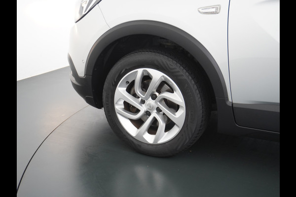 Opel Crossland X T111pk Trekhaak Apple Carplay Android Navi Dual Ecc Cruise Control WiFi Multi-Media 360°Camera Lmv DAB Keyless 1/2 Leder Verkeer Premium Innovation+ Pack LaneAssist Licht+Regensensor AGR Ergonomie Comfort-Sportstoelen EURO 6 Origineel Nederlandse Auto