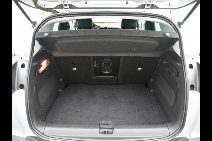 Opel Crossland X T111pk Trekhaak Apple Carplay Android Navi Dual Ecc Cruise Control WiFi Multi-Media 360°Camera Lmv DAB Keyless 1/2 Leder Verkeer Premium Innovation+ Pack LaneAssist Licht+Regensensor AGR Ergonomie Comfort-Sportstoelen EURO 6 Origineel Nederlandse Auto