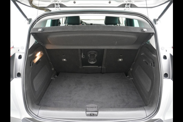 Opel Crossland X T111pk Trekhaak Apple Carplay Android Navi Dual Ecc Cruise Control WiFi Multi-Media 360°Camera Lmv DAB Keyless 1/2 Leder Verkeer Premium Innovation+ Pack LaneAssist Licht+Regensensor AGR Ergonomie Comfort-Sportstoelen EURO 6 Origineel Nederlandse Auto