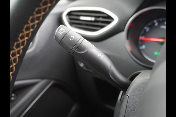 Opel Crossland X T111pk Trekhaak Apple Carplay Android Navi Dual Ecc Cruise Control WiFi Multi-Media 360°Camera Lmv DAB Keyless 1/2 Leder Verkeer Premium Innovation+ Pack LaneAssist Licht+Regensensor AGR Ergonomie Comfort-Sportstoelen EURO 6 Origineel Nederlandse Auto