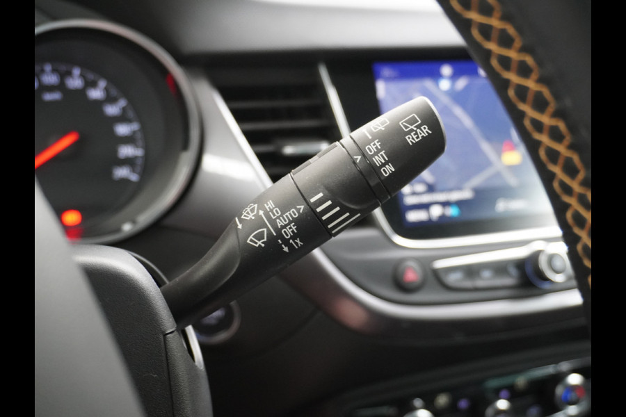 Opel Crossland X T111pk Trekhaak Apple Carplay Android Navi Dual Ecc Cruise Control WiFi Multi-Media 360°Camera Lmv DAB Keyless 1/2 Leder Verkeer Premium Innovation+ Pack LaneAssist Licht+Regensensor AGR Ergonomie Comfort-Sportstoelen EURO 6 Origineel Nederlandse Auto