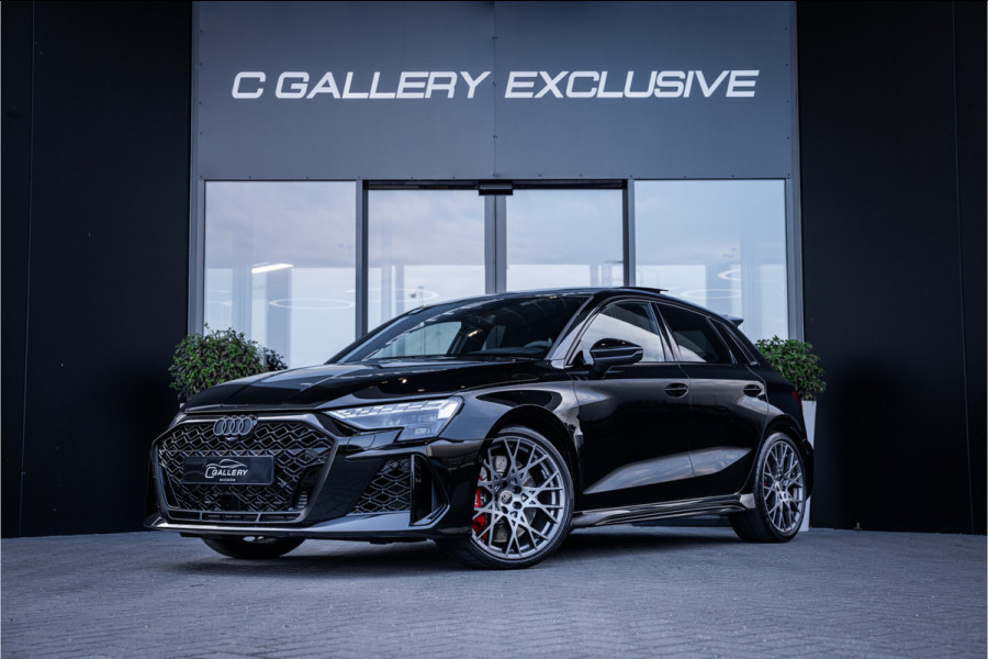 Audi RS3 Sportback 2.5 TFSI quattro - Panorama | Kuipstoelen | Sonos | Carbon