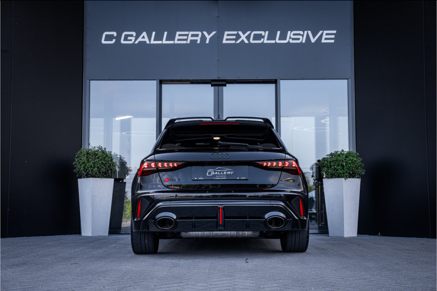 Audi RS3 Sportback 2.5 TFSI quattro - Panorama | Kuipstoelen | Sonos | Carbon