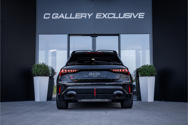 Audi RS3 Sportback 2.5 TFSI quattro - Panorama | Kuipstoelen | Sonos | Carbon