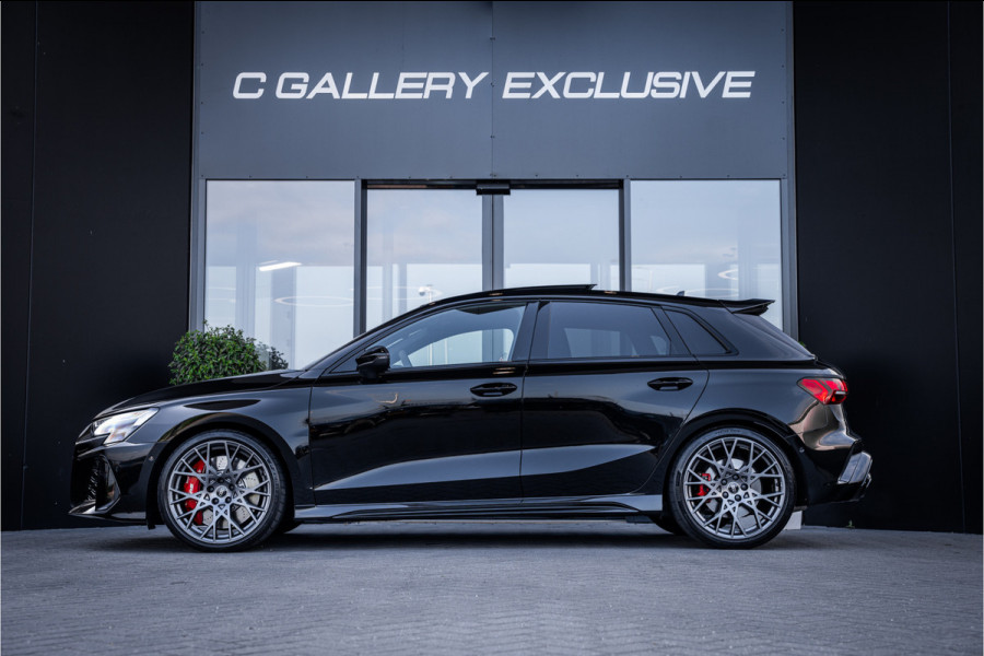 Audi RS3 Sportback 2.5 TFSI quattro - Panorama | Kuipstoelen | Sonos | Carbon