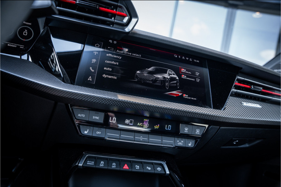 Audi RS3 Sportback 2.5 TFSI quattro - Panorama | Kuipstoelen | Sonos | Carbon