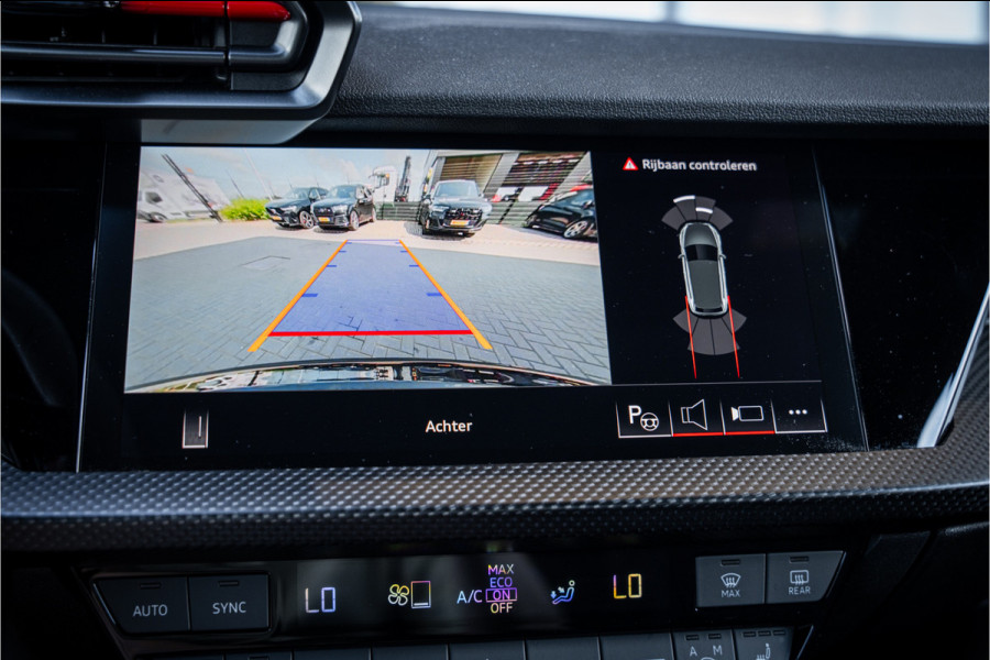 Audi RS3 Sportback 2.5 TFSI quattro - Panorama | Kuipstoelen | Sonos | Carbon
