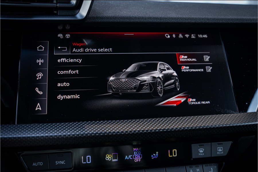 Audi RS3 Sportback 2.5 TFSI quattro - Panorama | Kuipstoelen | Sonos | Carbon