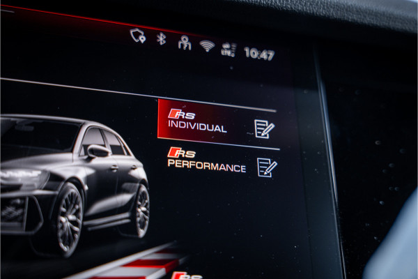 Audi RS3 Sportback 2.5 TFSI quattro - Panorama | Kuipstoelen | Sonos | Carbon