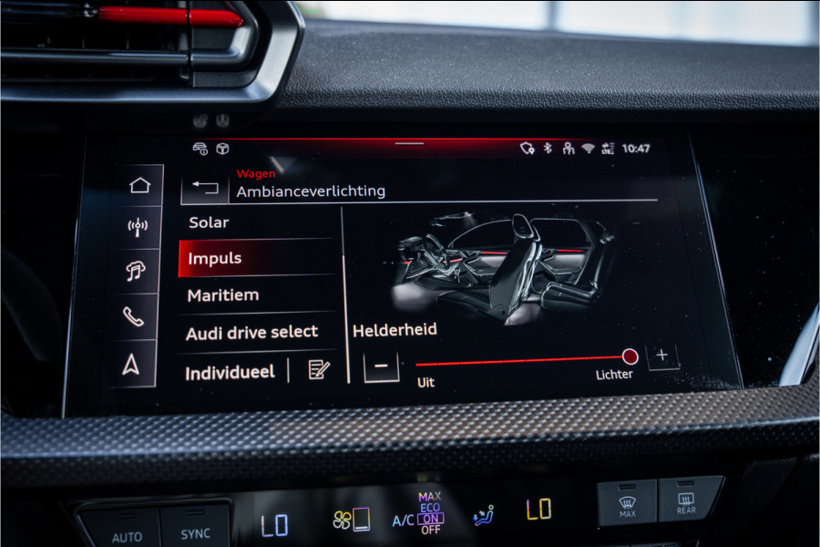 Audi RS3 Sportback 2.5 TFSI quattro - Panorama | Kuipstoelen | Sonos | Carbon