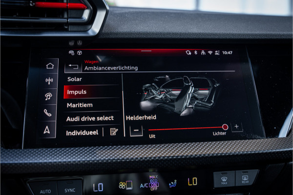 Audi RS3 Sportback 2.5 TFSI quattro - Panorama | Kuipstoelen | Sonos | Carbon