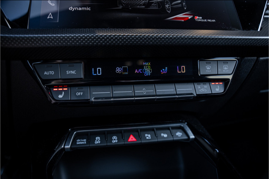 Audi RS3 Sportback 2.5 TFSI quattro - Panorama | Kuipstoelen | Sonos | Carbon