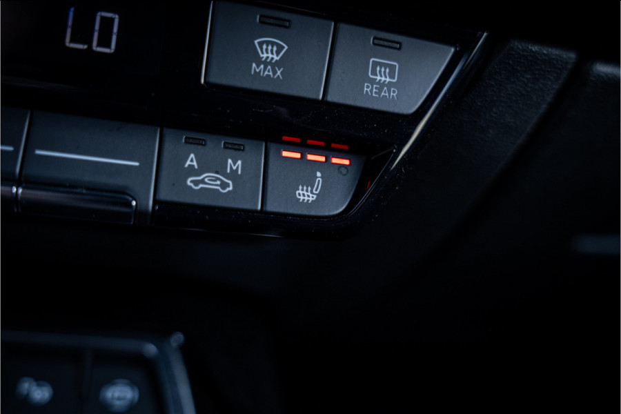Audi RS3 Sportback 2.5 TFSI quattro - Panorama | Kuipstoelen | Sonos | Carbon