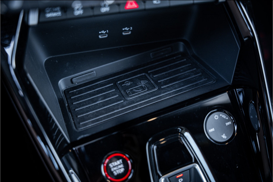 Audi RS3 Sportback 2.5 TFSI quattro - Panorama | Kuipstoelen | Sonos | Carbon
