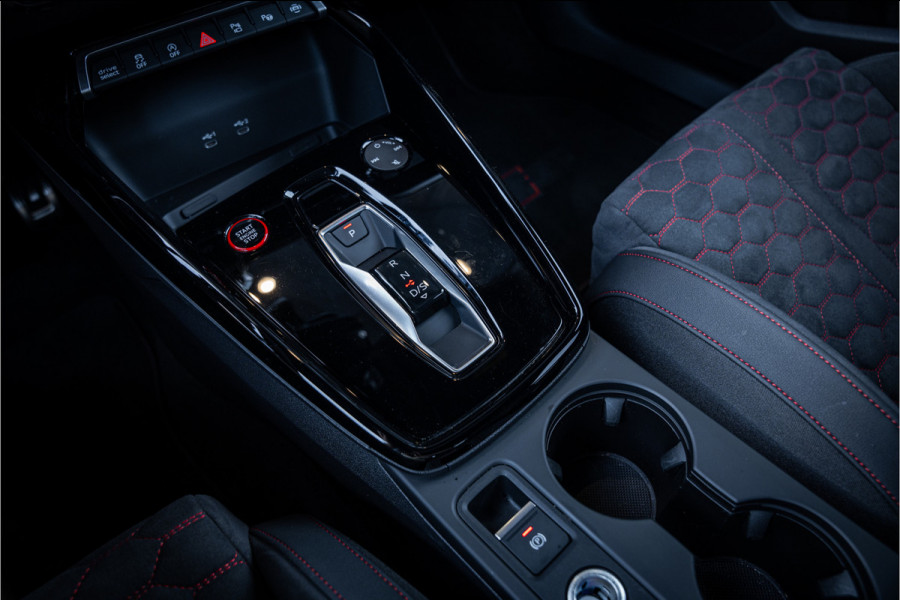 Audi RS3 Sportback 2.5 TFSI quattro - Panorama | Kuipstoelen | Sonos | Carbon