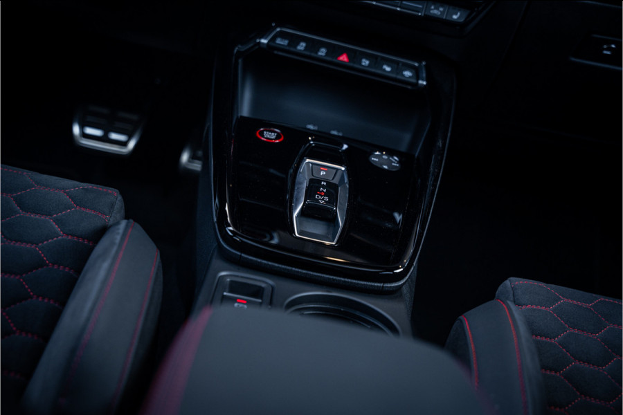 Audi RS3 Sportback 2.5 TFSI quattro - Panorama | Kuipstoelen | Sonos | Carbon