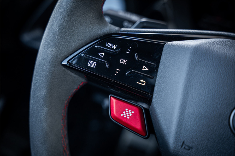 Audi RS3 Sportback 2.5 TFSI quattro - Panorama | Kuipstoelen | Sonos | Carbon