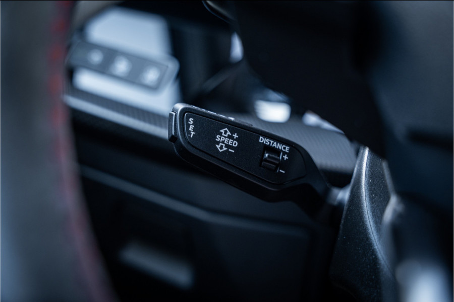 Audi RS3 Sportback 2.5 TFSI quattro - Panorama | Kuipstoelen | Sonos | Carbon